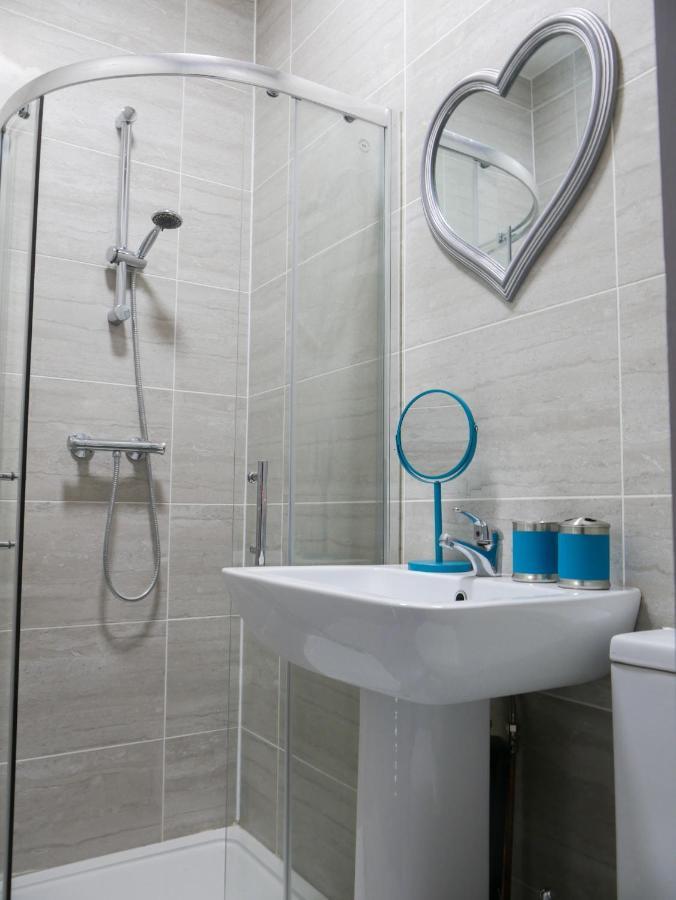 Luxury Apartments Liverpool City Center Buitenkant foto
